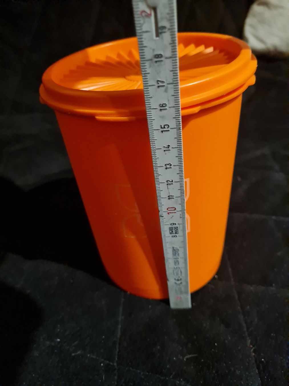 Tupperware Contenitori & Simili: Tupperware Behälter Orange – Usato da Münsingen venduto da Cuci31 1