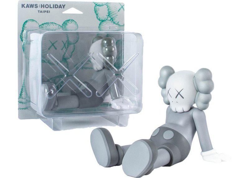 Figuren: KAWS Holiday Taipei 2019 set de 3 – Neu und originalverpackt aus Chêne-Bougeries von CollectorGVA 1