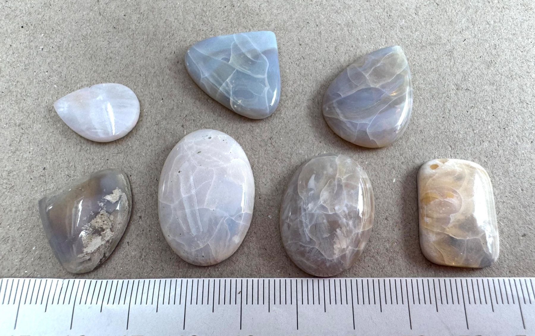 Fossilien: 7 Stk  Cabochons Opal echt  neu gross    LOT  Sammlung – Neu und originalverpackt aus Leuggern von gemshow 8