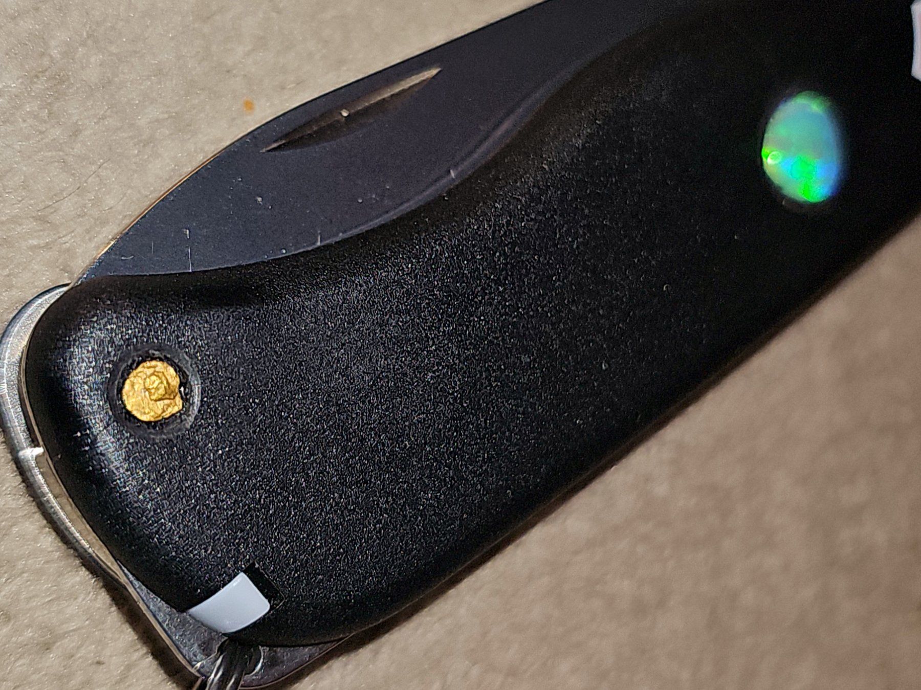 Victorinox Taschenmesser: Taschenmesser mit schweizer Goldnugget und Opal Australien – Neu (gemäss Beschreibung) aus Uerkheim von Winwinner 2