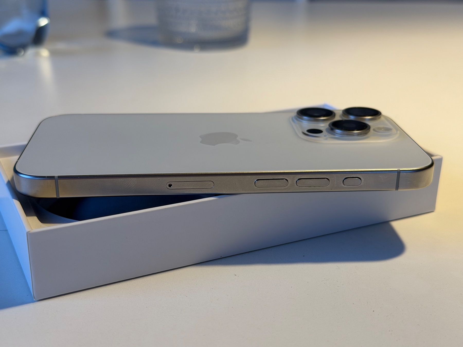 Apple Telefoni cellulari / Smartphones: iPhone 15 Pro 256GB White Titanium mit Zubehör – Usato da Rain venduto da _Robinson_ 7