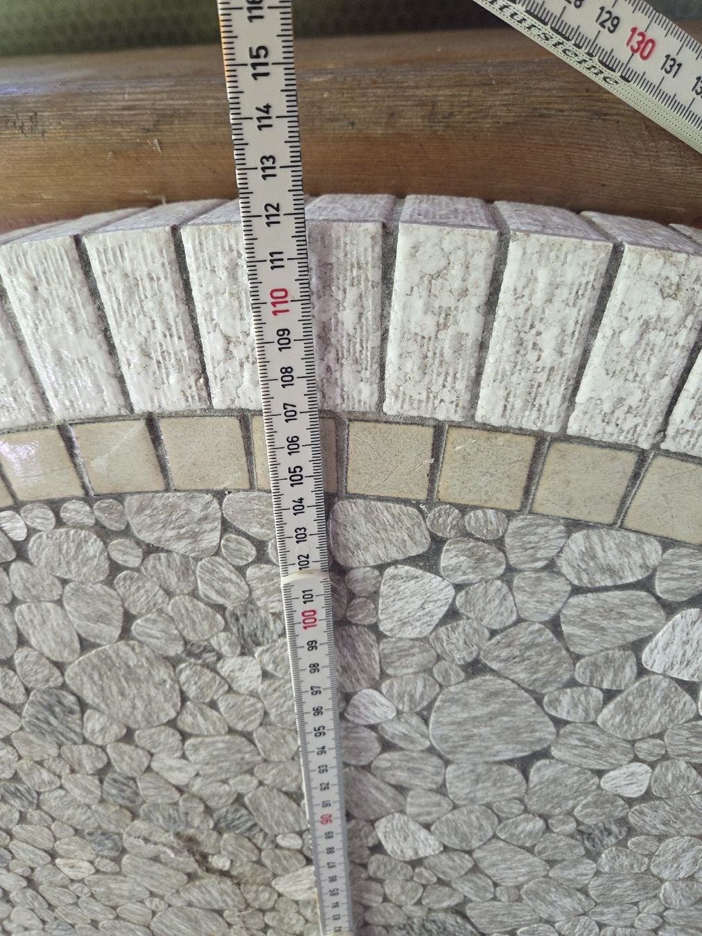 Piatti di portata: Gartentischplatte, Mosaik, Durchmesser 112cm, Top – Usato da Maur venduto da Siropin 1