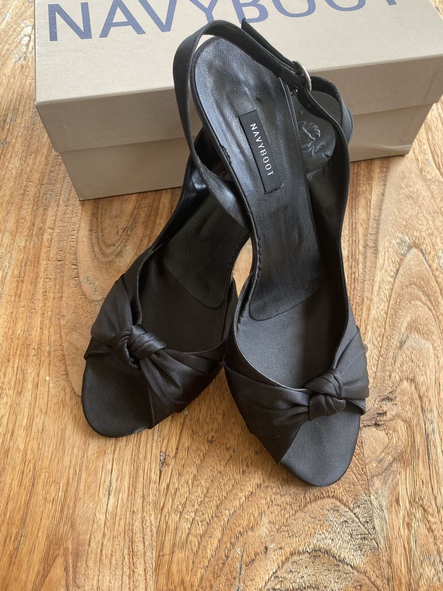 Navyboot Damenschuhe: Schuhe Kitten Heels Navyboot Gr.40 – Gebraucht aus Affoltern am Albis von Vsyra