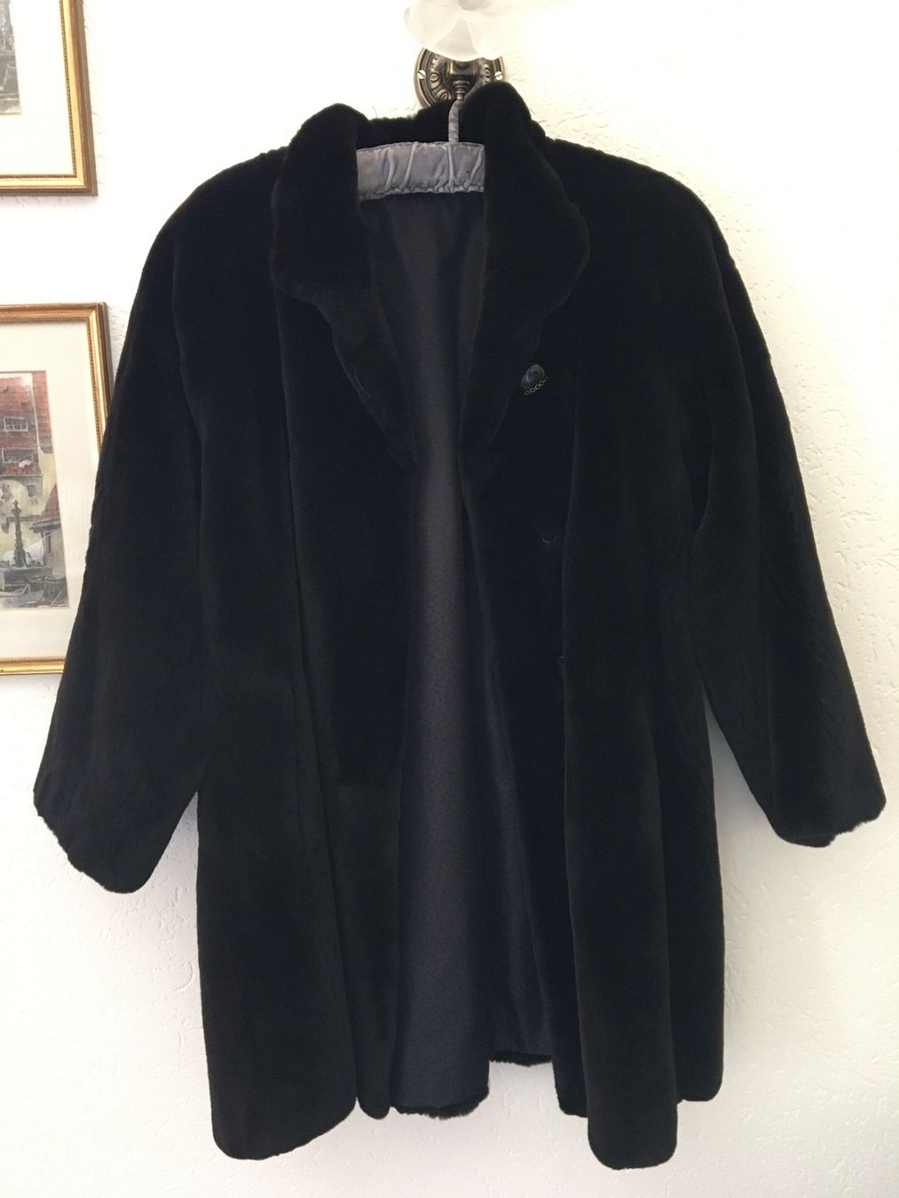Mäntel: Manteau de fourrure noir – Gebraucht aus Vufflens-le-Château von vcourvoisier