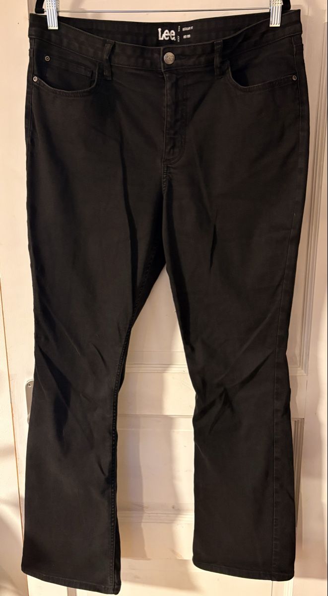 Lee Jeans: Lee Jeans, Schwarz, Regular Fit, Grösse 42 – Usato da Affoltern am Albis venduto da Cmara