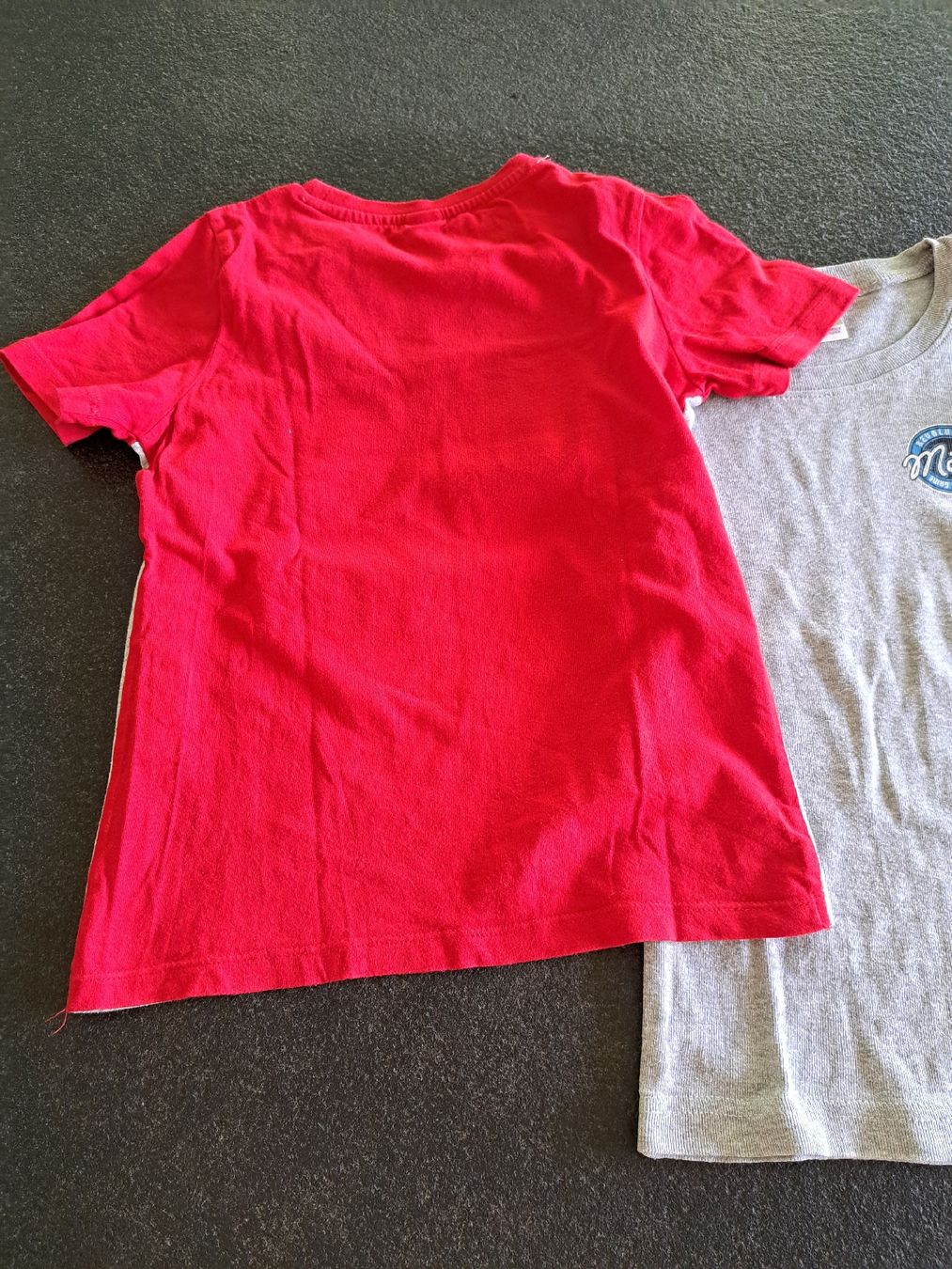 C&A Hemden, T-Shirts & Polos: 2 Kinder T-Shirts Grösse 116 Lightning McQueen – Gebraucht aus Bergdietikon von Staphylococcus 5