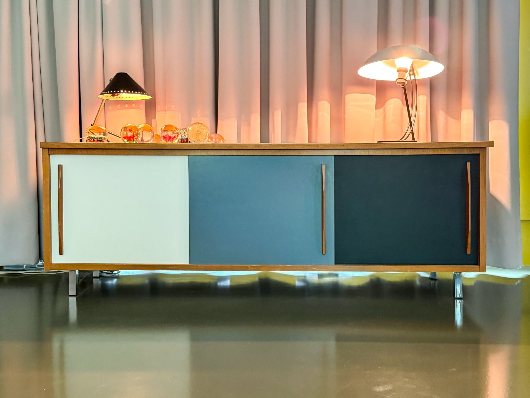 Cassettiere: SIDEBOARD Wohnbedarf Mid Century 50er – Usato da Zürich venduto da Diversikus 1