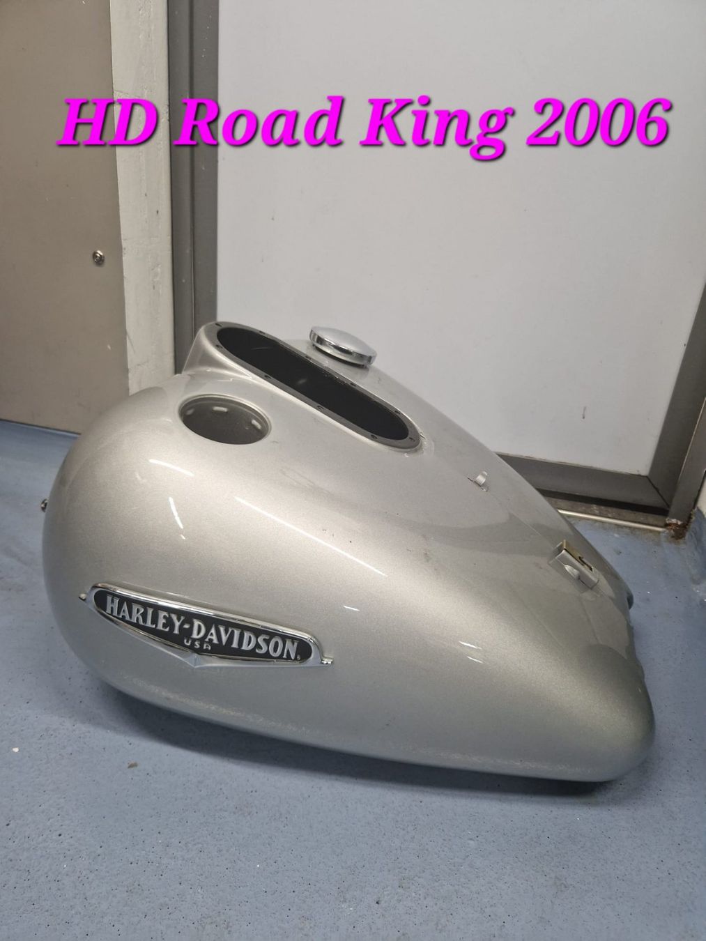 Harley-Davidson Accessori per altri veicoli: HD Road King 2006 Tank – Usato da Kerns venduto da .Biker.