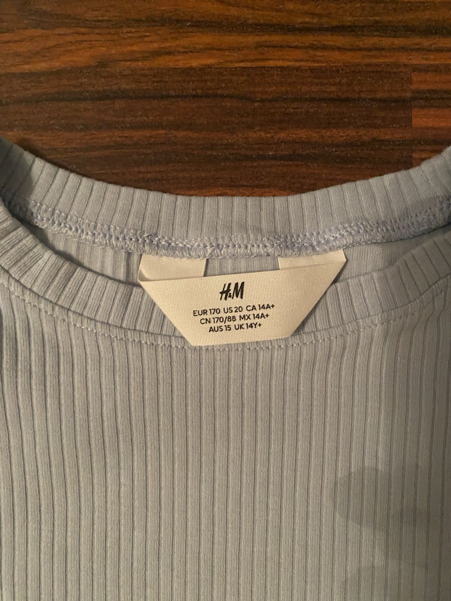 H&M Camicette, T-shirt & Top: Hellblaues T-shirt – Nuovo (secondo la descrizione) da Gretzenbach venduto da Lina.67 1