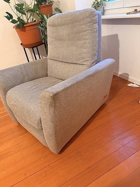 Poltrone: Regalo poltrone di"poltrone e sofà  – Usato da Muralto venduto da sen_nn9g 3