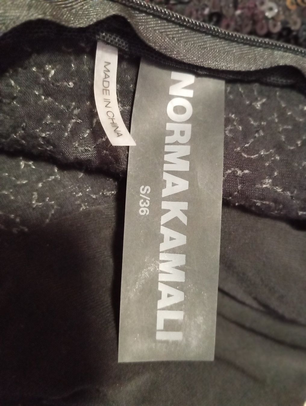 Kleider: Pailletten Kleid von Norma Kamali – Gebraucht aus Unterägeri von rockundco 3
