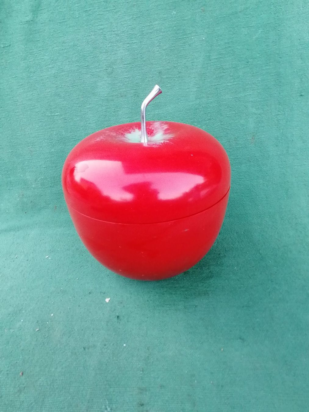 Contenitori & Simili: Rote Apfelform  Eisbehälter Retro mit Deckel 1960/70 – Usato da Rovio venduto da maxmac