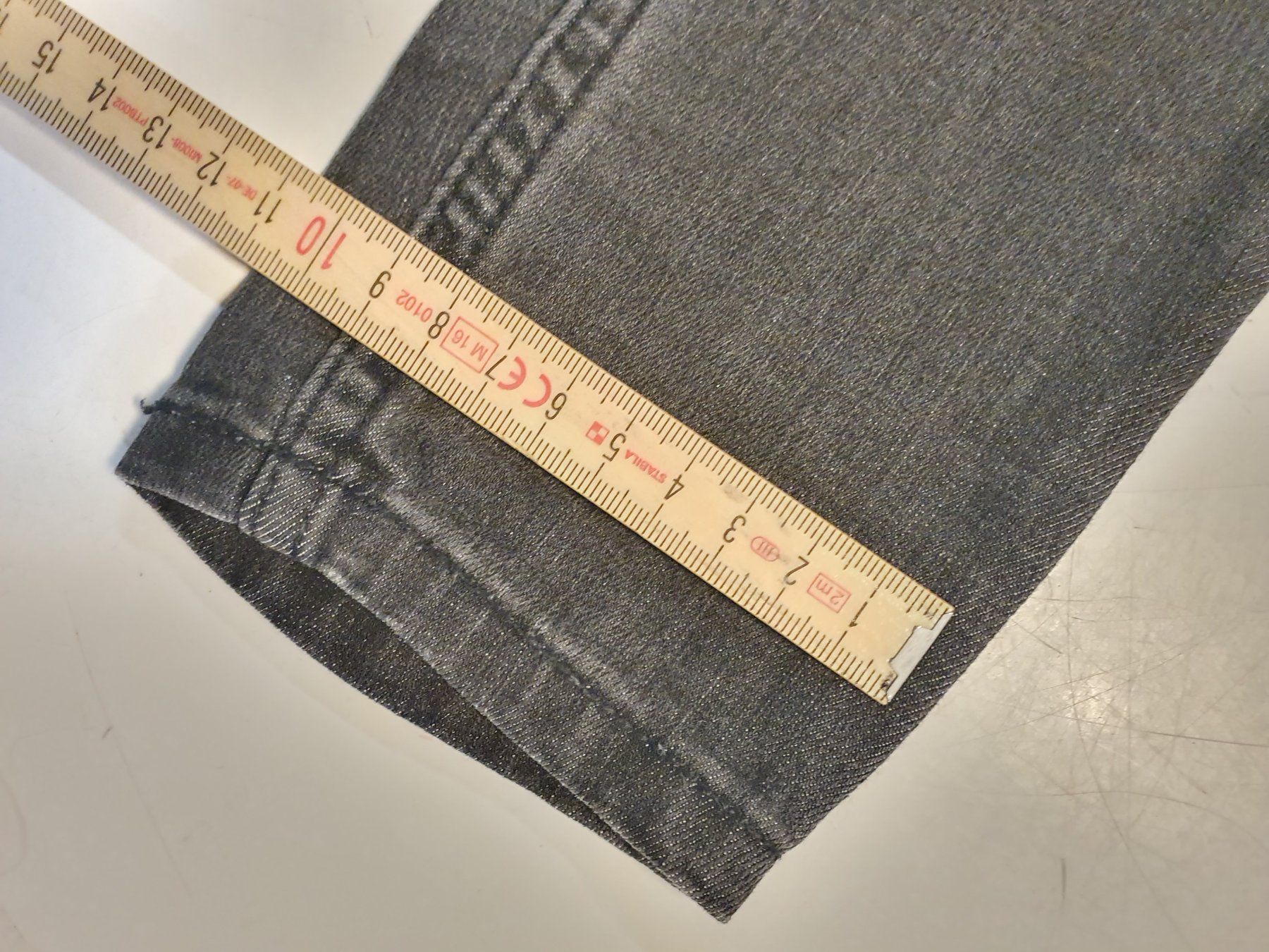 Vero Moda Jeans: Vero Moda Jeans schwarz grösse 30 – Usato da Zürich venduto da loosebone 4