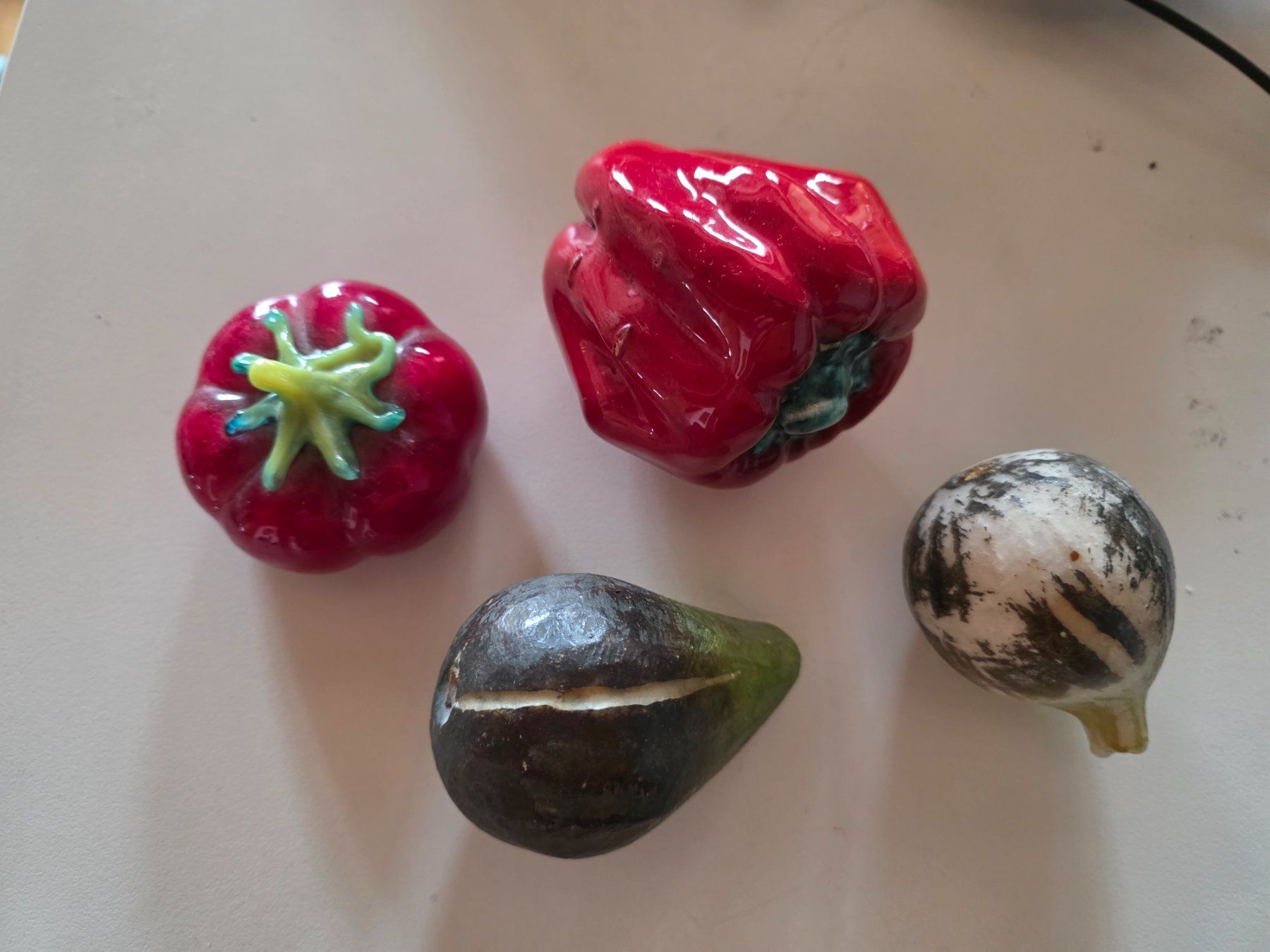 Tutte le decorazioni: 4 Dekoration Früchte Gemüse aus Stein – Usato da Walterswil BE venduto da Lonitti 1