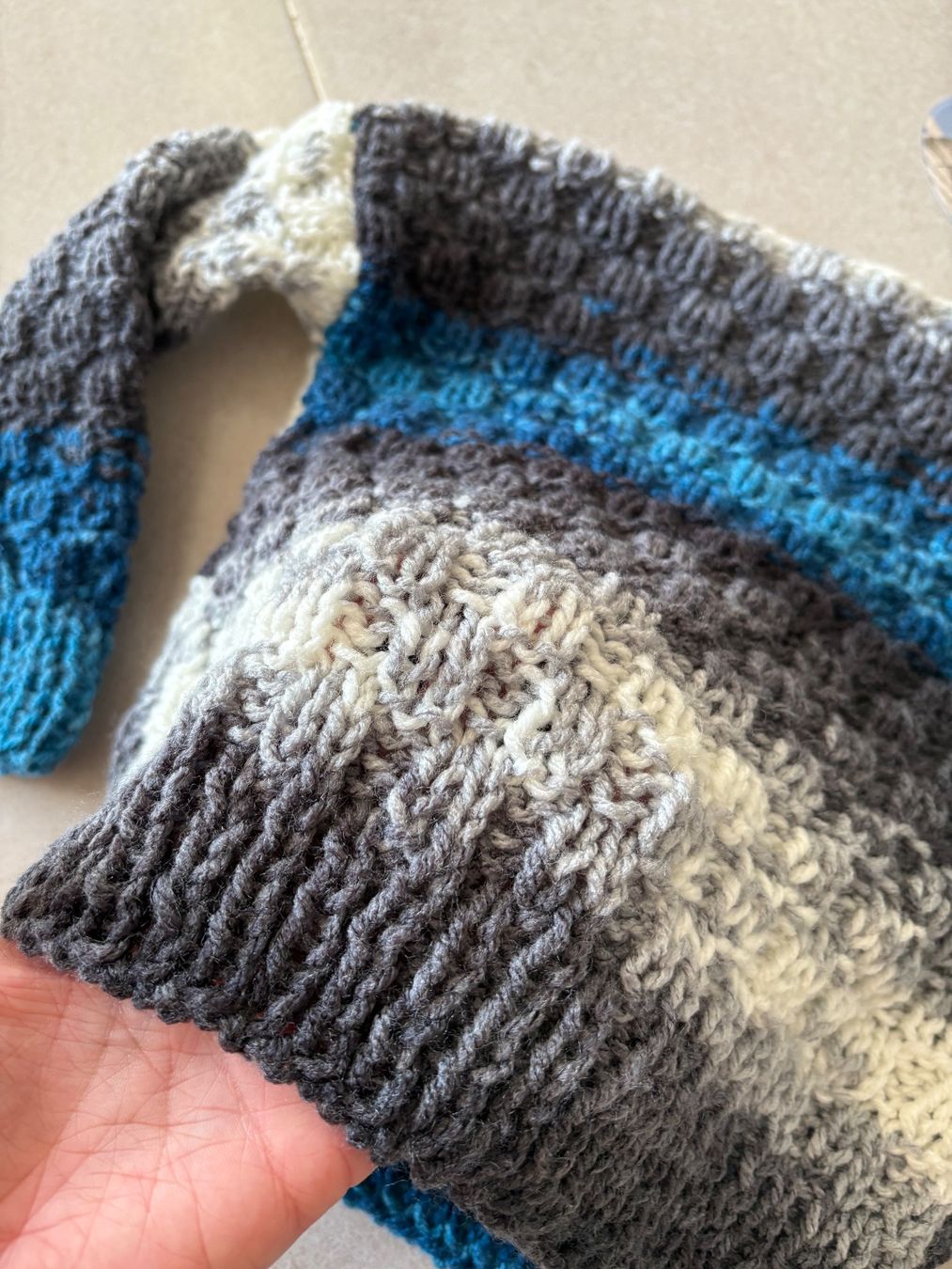Pulls et sweat-shirts: Kinder Pullover gestreift Grösse 92/98 neu Handmade – Neuf avec emballage d'origine à Basel par Tierschutz-Flohmi 2