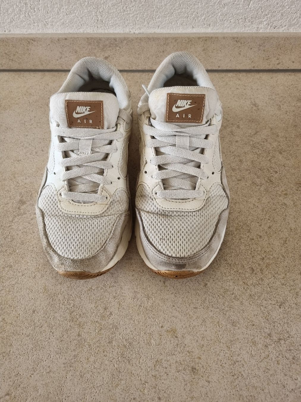 Nike Scarpe da donna: Nike Air Max Schuhe, helle Farbe, 38 – Usato da Möriken AG venduto da mohnsame2