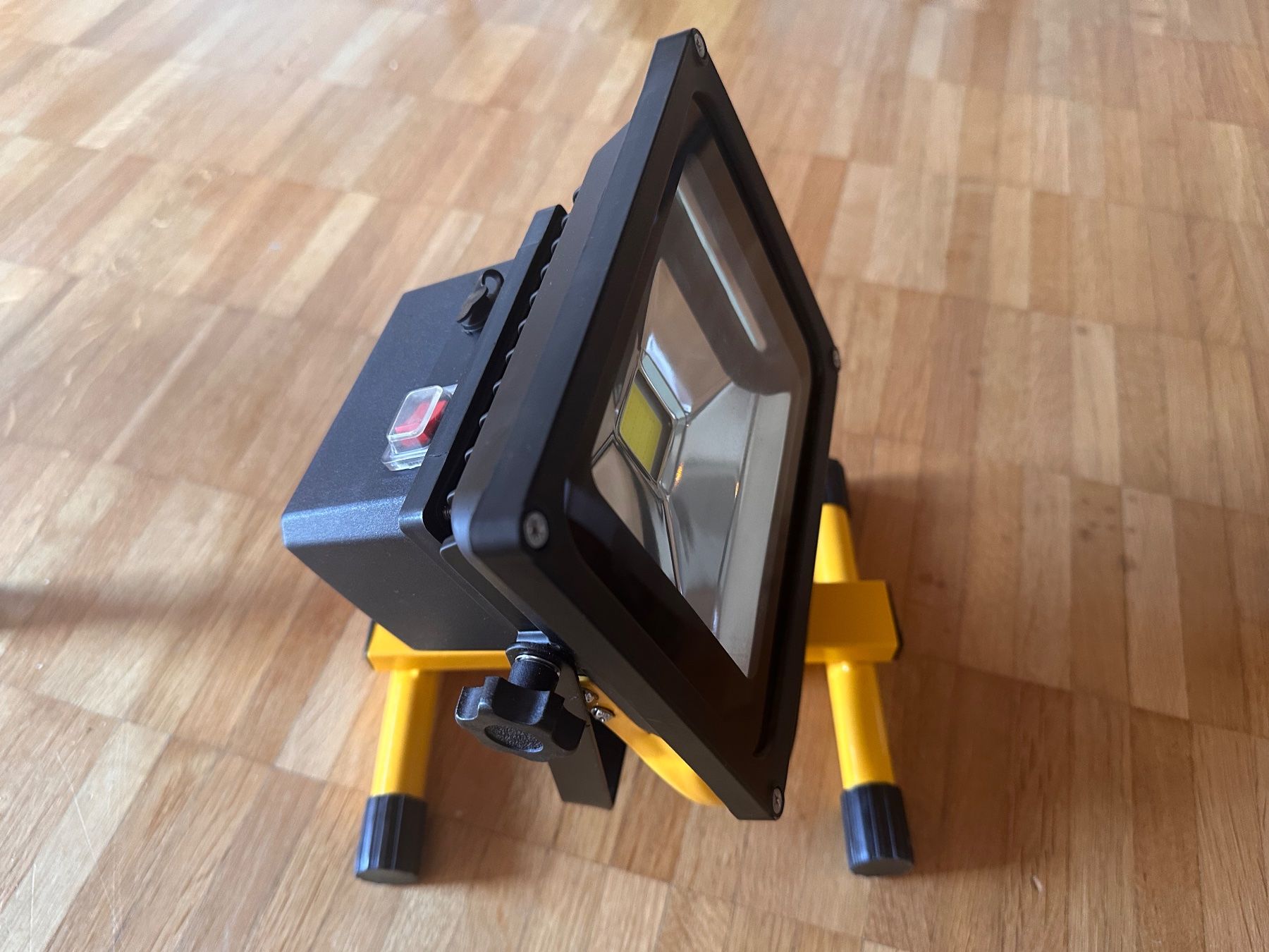Scheinwerfer: Brandson Baustrahler mit Akku, 20W LED – Gebraucht aus Zürich von irina1994 2