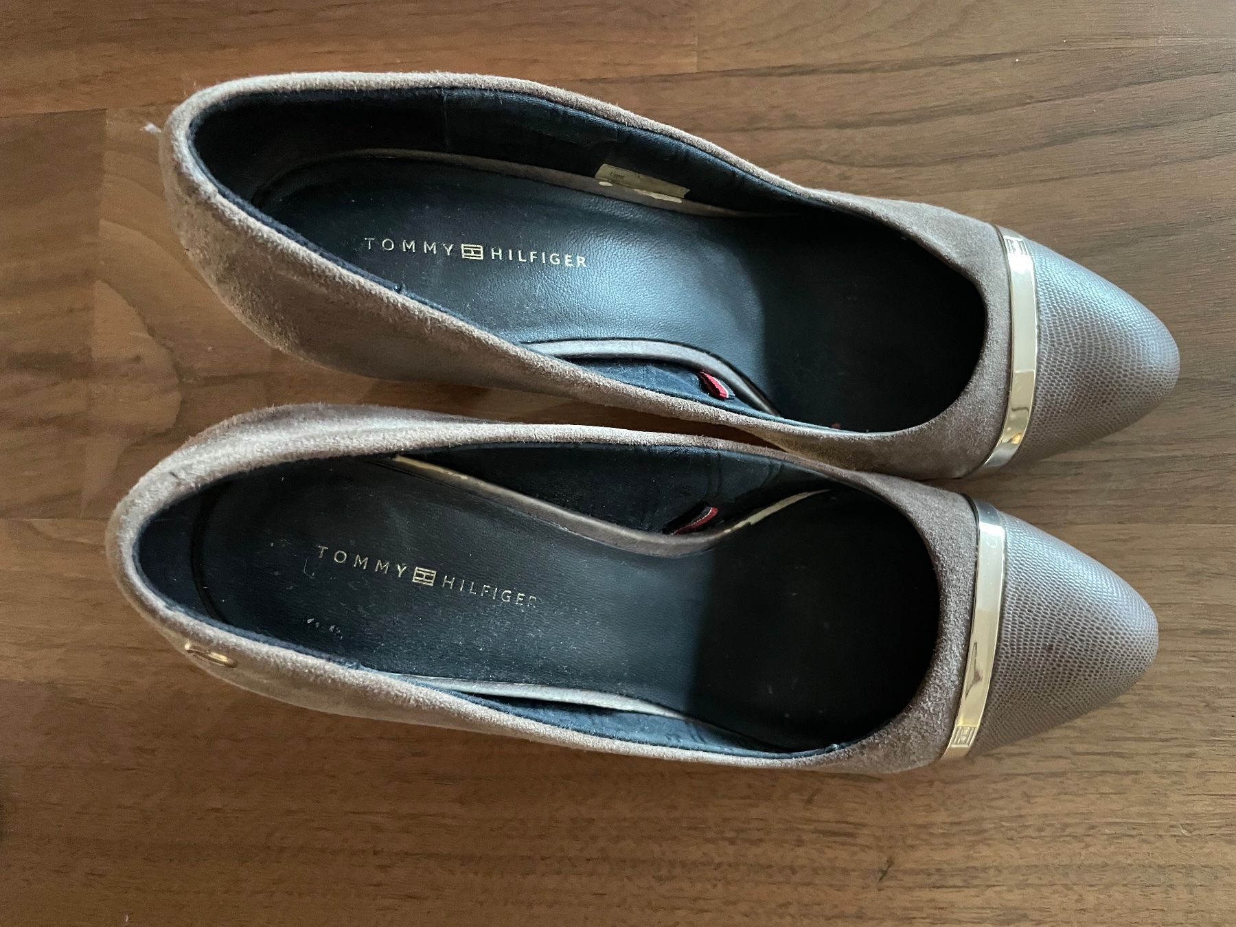 Tommy Hilfiger Scarpe da donna: Tommy Hilfiger Pumps 40 beige colour – Usato da Zürich venduto da Georgiana07 1