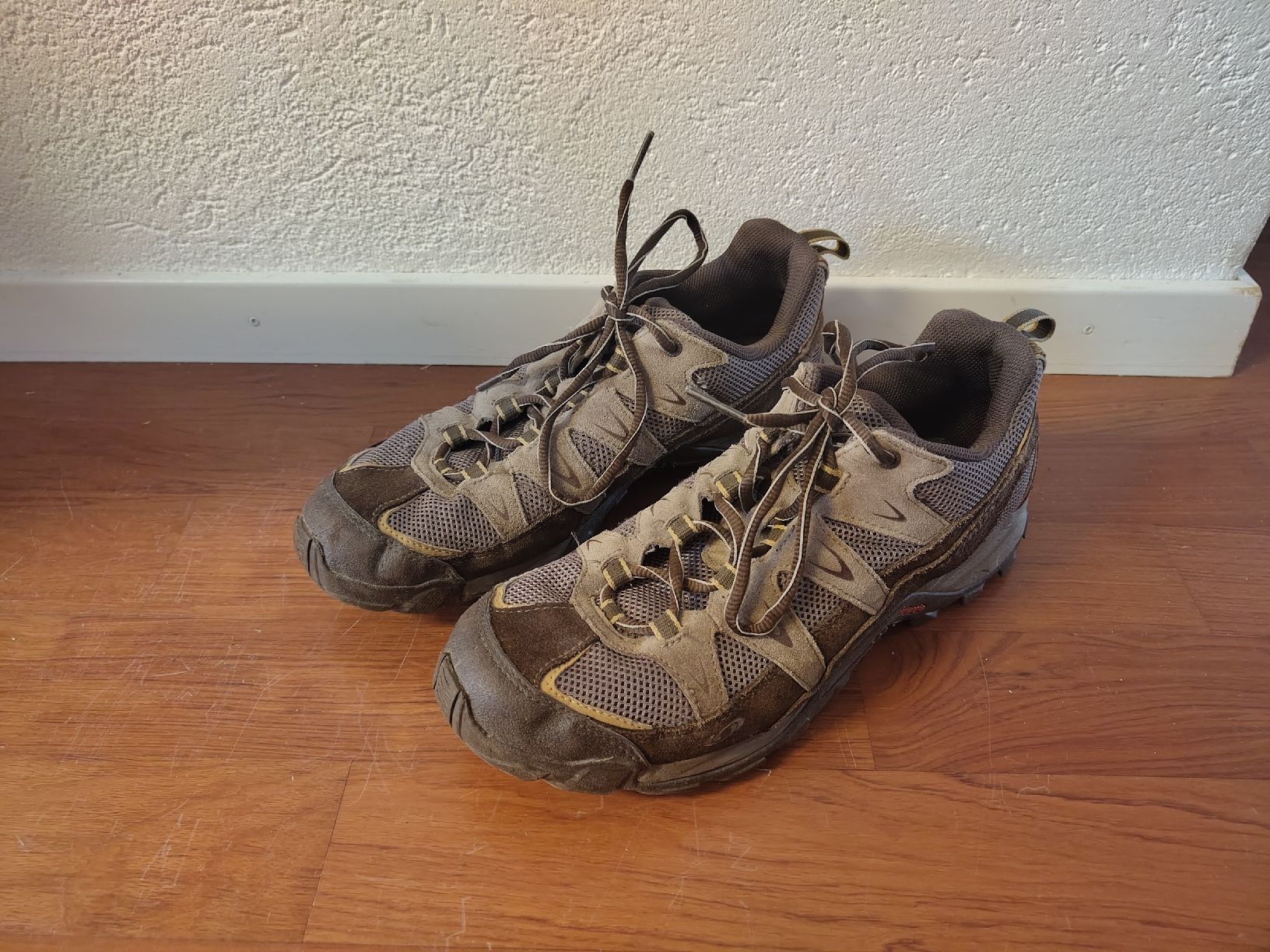 Salomon Chaussures hommes: Trekkingschuhe Salomon Herren Grösse 44  – D'occasion à Steinmaur par Cberni