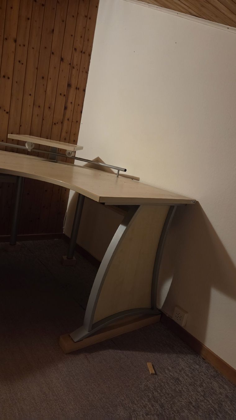 Bureaux: Schreibtisch – D'occasion à Stein SG par Strolchi2018 2