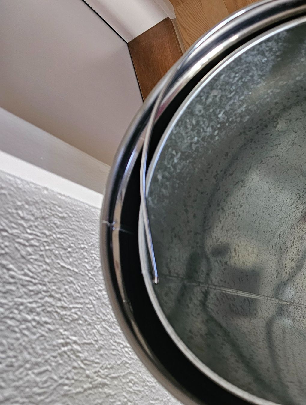 Poubelles: Extrem robuster Metallabfalleimer – D'occasion à Unterengstringen par Superbuy 1