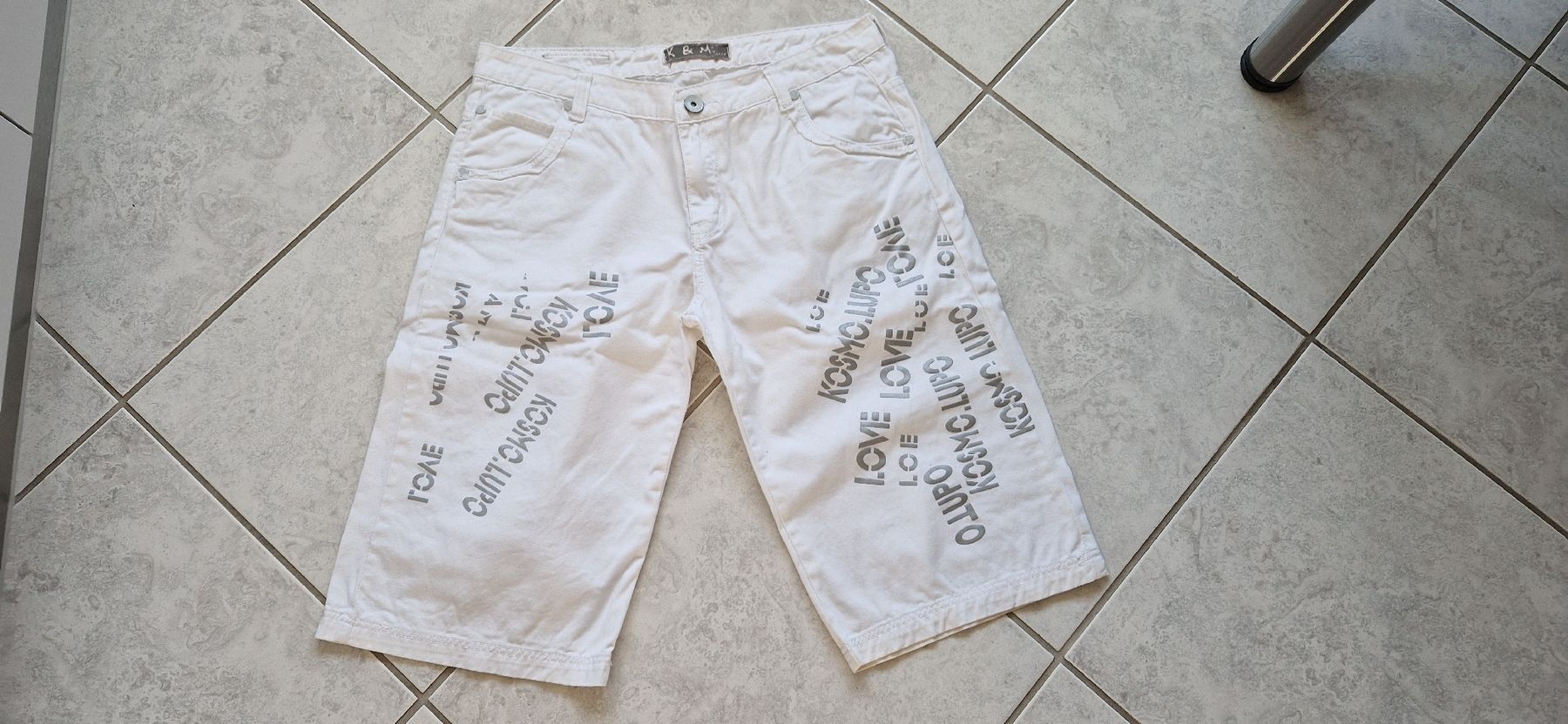 Pantaloni: Herren-Bermudas in amerik. Grösse 36 – Usato da Wiesendangen venduto da Stregolina