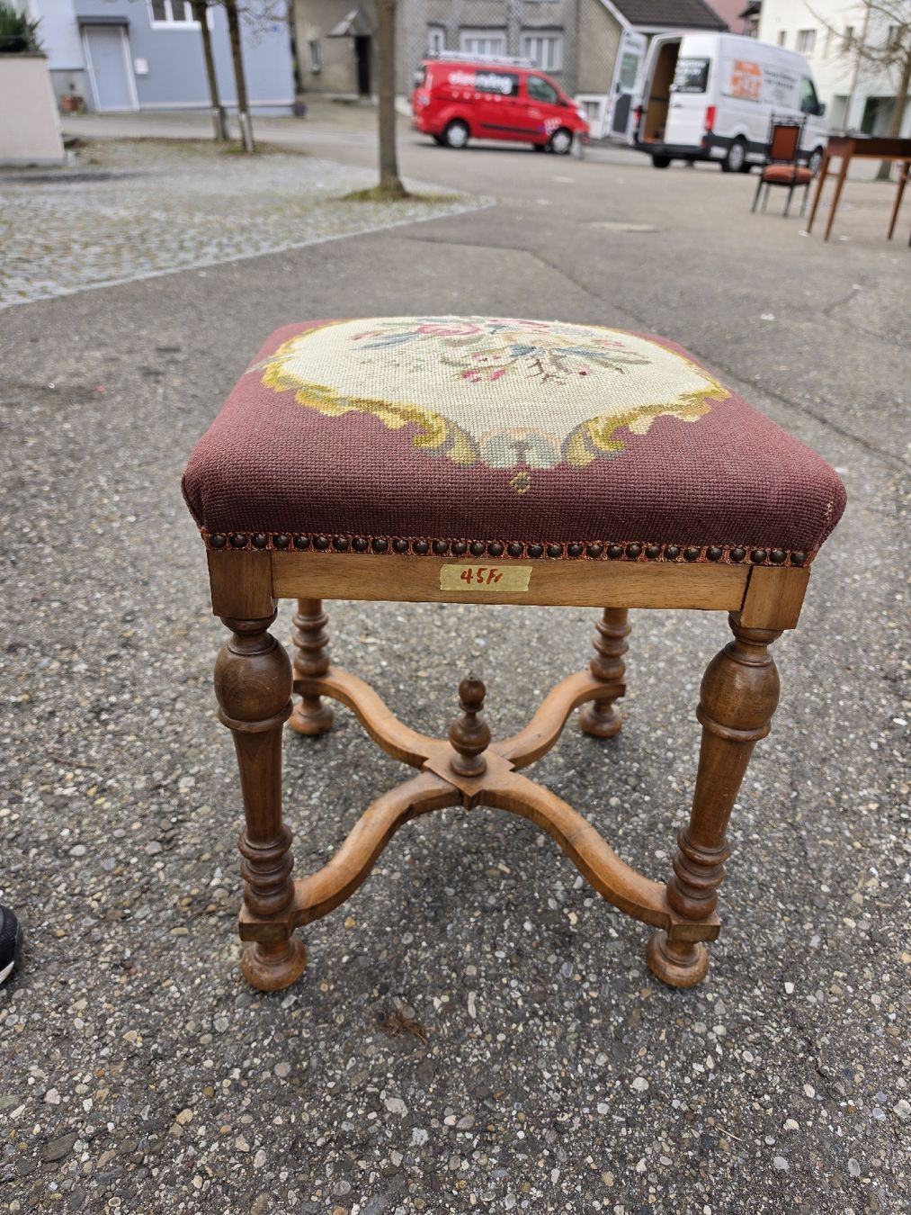 Sgabelli: Antiker hocker /  mit Rosenmuster, – Usato da Mettlen venduto da elios0888 5
