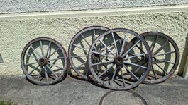 4 alte Wagenräder / Holzräder als Deko – 4er Set