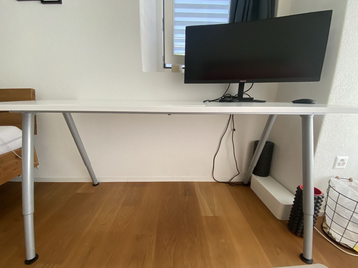 Scrivanie: Pult / Bürotisch – Usato da Luzern venduto da oli_6x2r