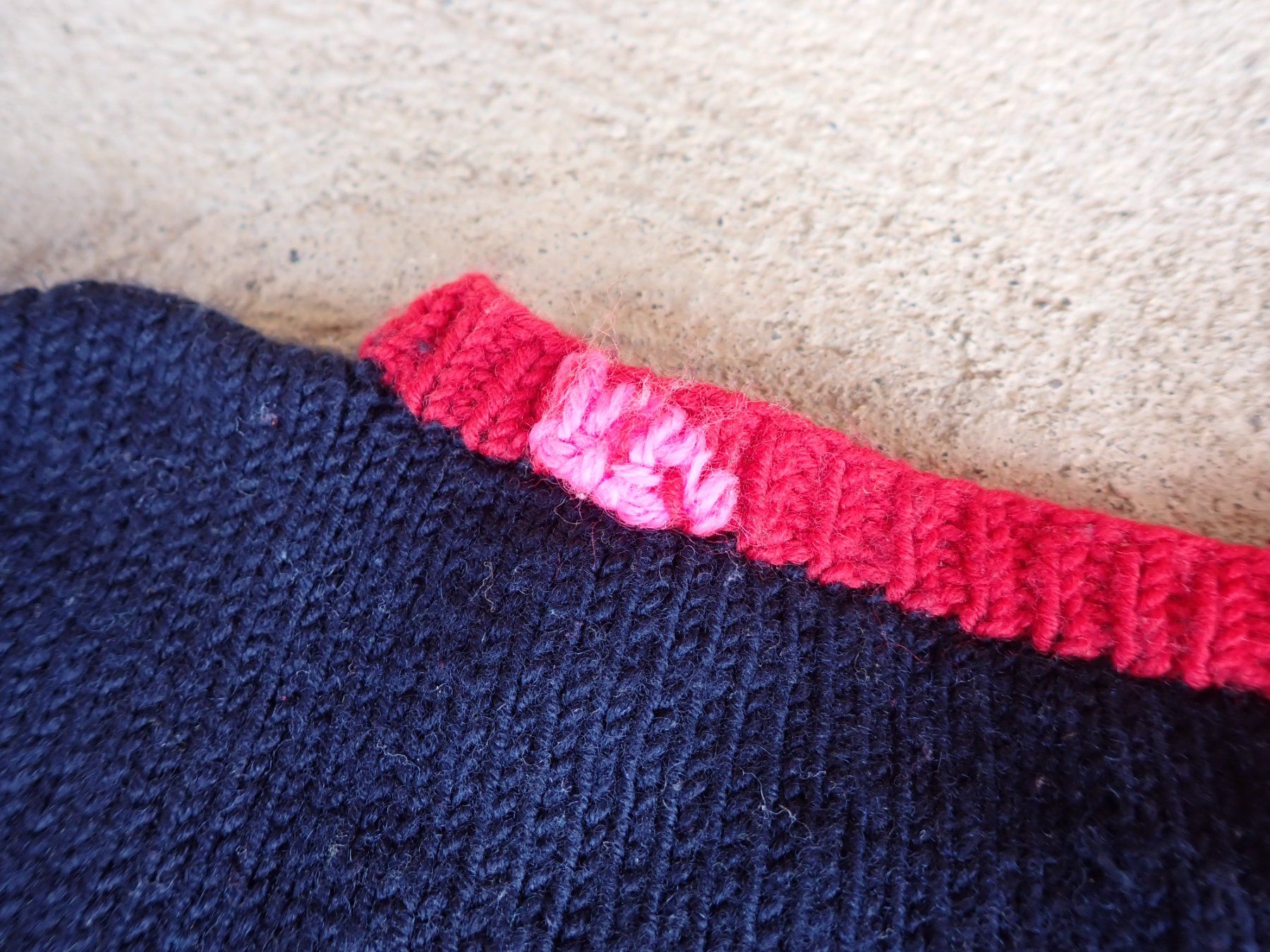 Maglioni & Felpe: Kinder-Pullover gestreift handgestrickt – Usato da Langnau i. E. venduto da chebsli 2
