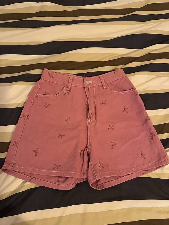 Pantalons: Short taille S  – D'occasion à Genève par dia_w9qp