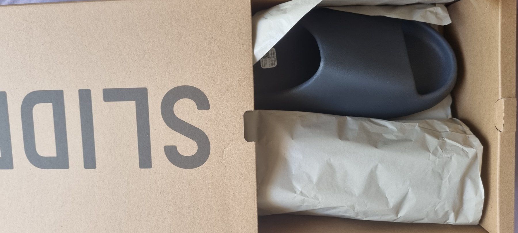 Adidas Herrenschuhe: Adidas Yeezy Slide Granit / EU 46 – Neu und originalverpackt aus Schattdorf von svt_cobra 1