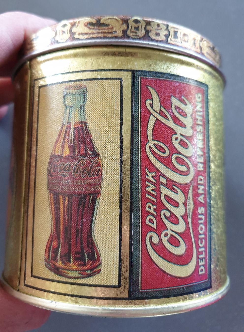Coca-Cola Dosen: Coca Cola boîte en fer 1984 – Neu (gemäss Beschreibung) aus Vauderens von sylvieswiss 1