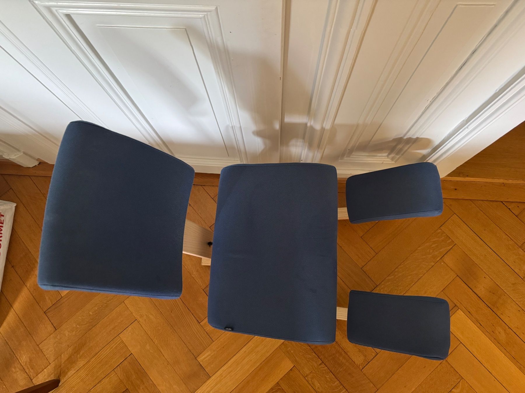 Varier Chaises: Varier Variable Plus - Revive 774 dark blue, Esche natur lac – D'occasion à Lausanne par luisb85 1