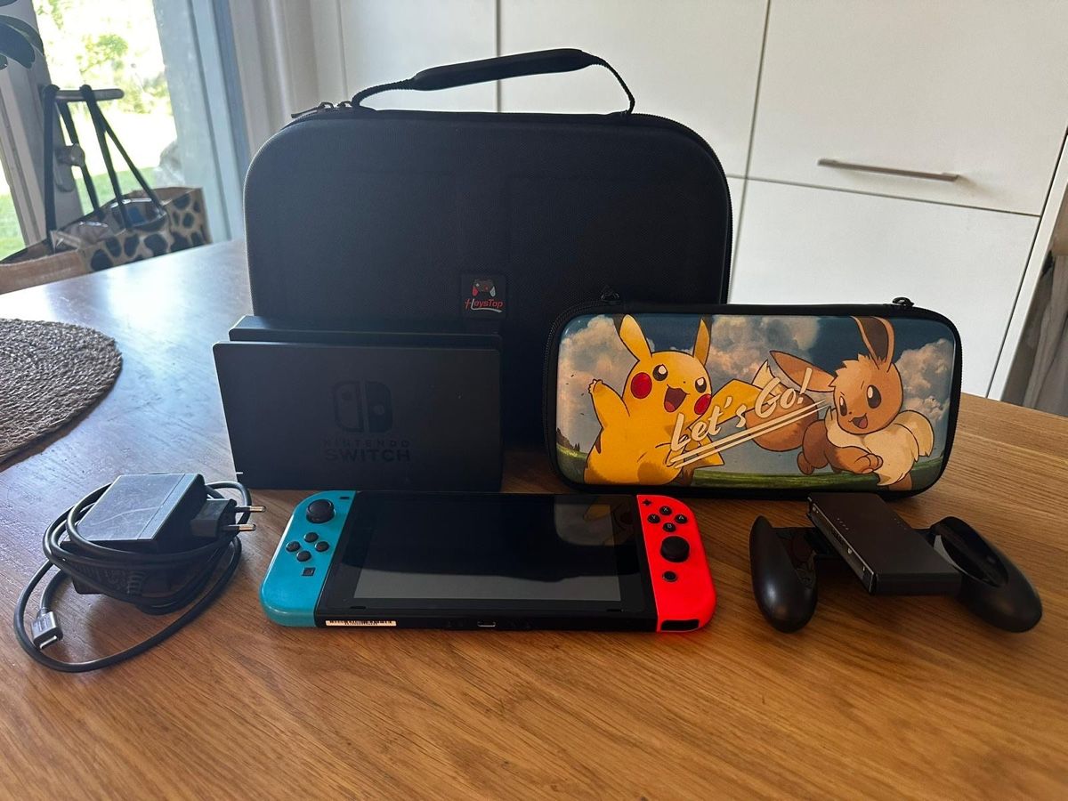 Nintendo Consoles: Nintendo Switch mit Zubehoer-Tasche – D'occasion à Lüscherz par channad