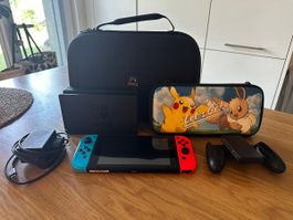 Nintendo Switch mit Zubehoer-Tasche