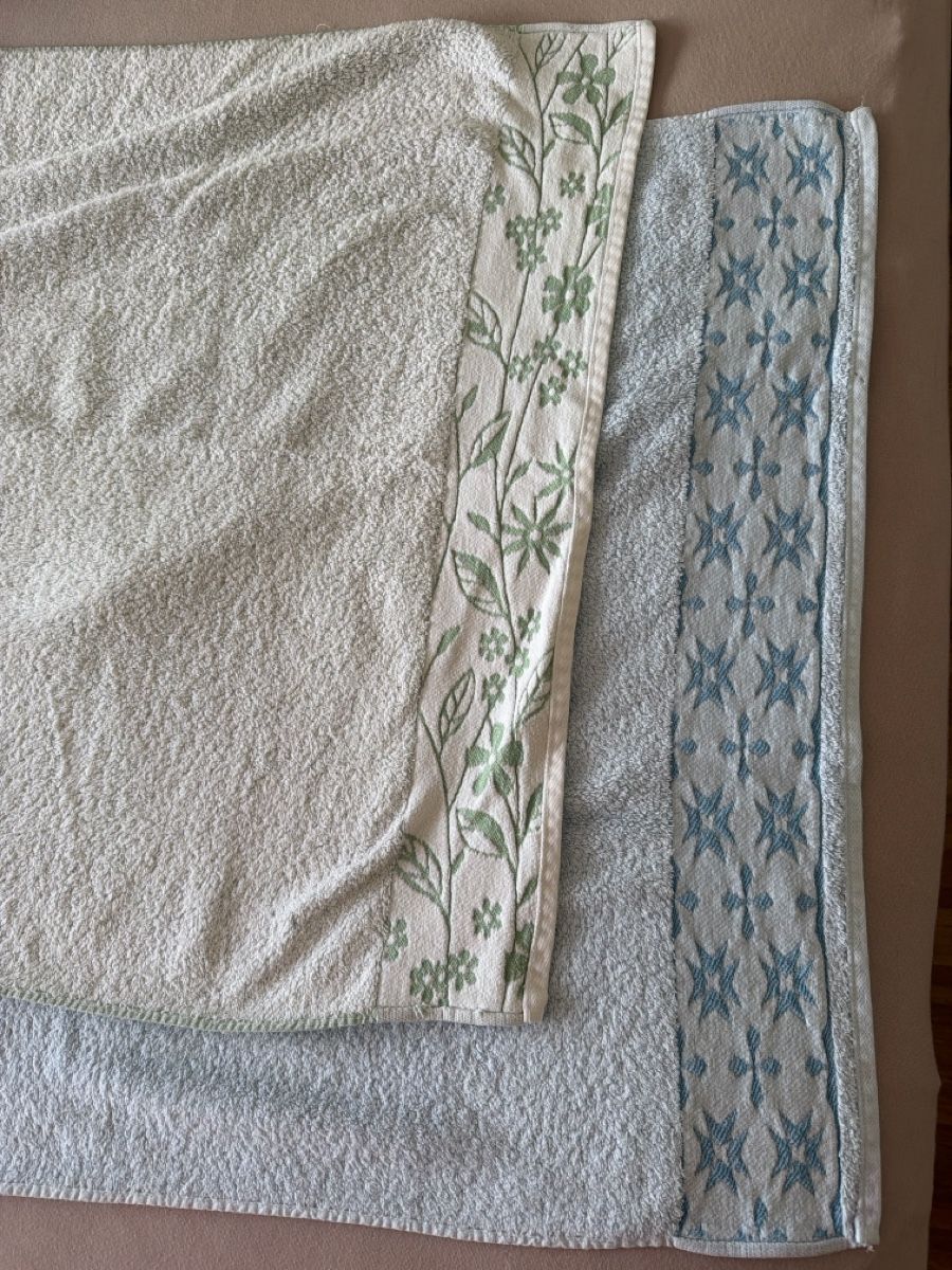 Serviettes de bain: 2 Duschtücher Frottee 137 x 75 – D'occasion à Niederwangen BE par Diva_74