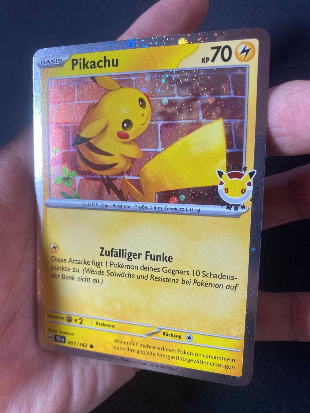 Pokémon Cartes à collectionner: Pikachu 51 STAMPED Holo 30 PD- Temporal Forces - DE – D'occasion à Hausen AG par Shrade 1