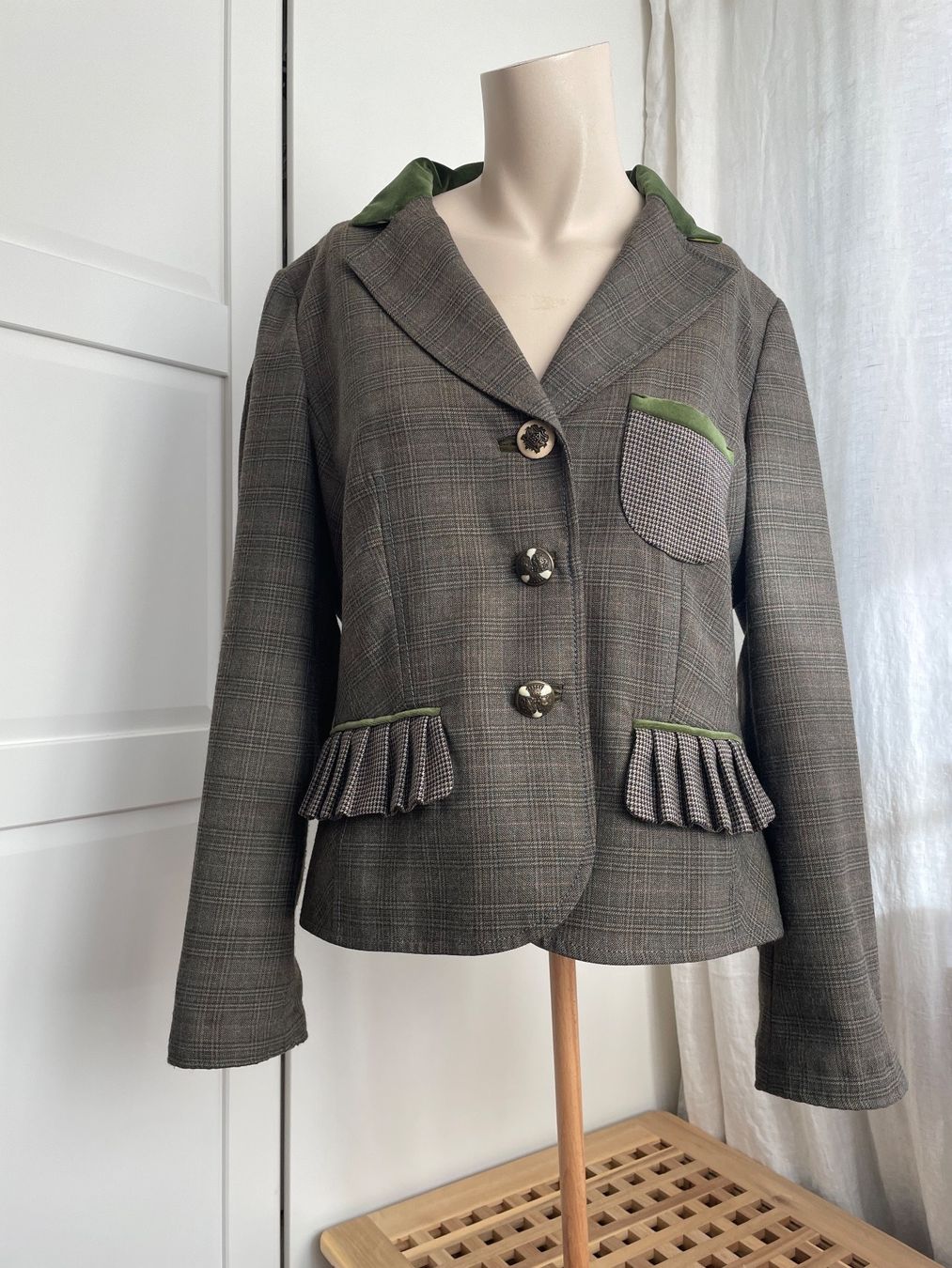 Riani Giacche: Wunderschöne sportlich elegante Jacke von Riani – Nuovo (secondo la descrizione) da Zürich venduto da Caracol1998