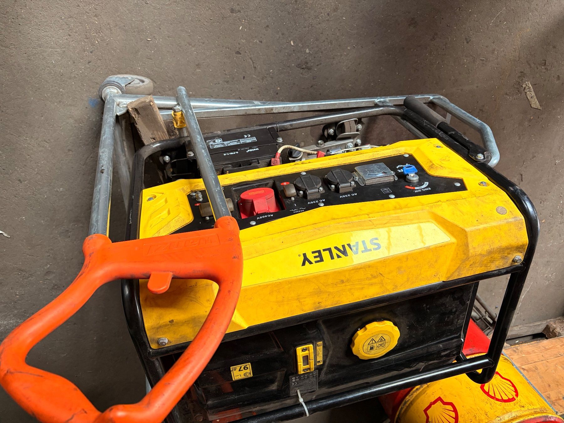 Stanley Generatori di corrente: Stromgenerator Benzin – Usato da Luterbach venduto da chi_n62c 5