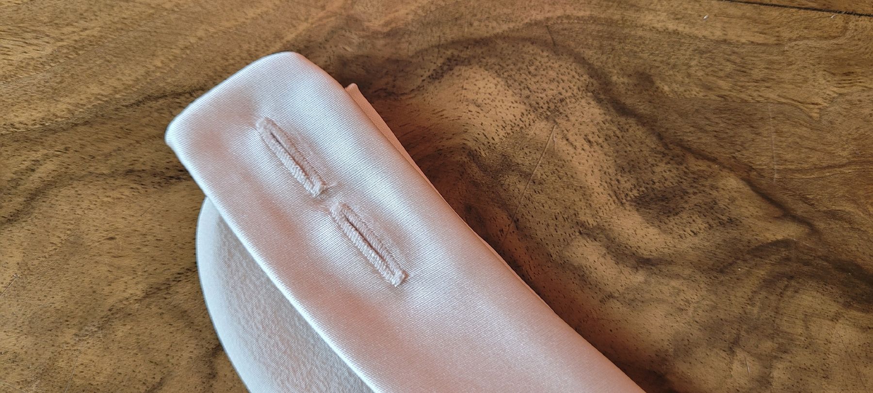 Foulard & Sciarpe: Precious Kragen Satin Rose – Nuovo (secondo la descrizione) da Winterthur venduto da Wohnhaus 5