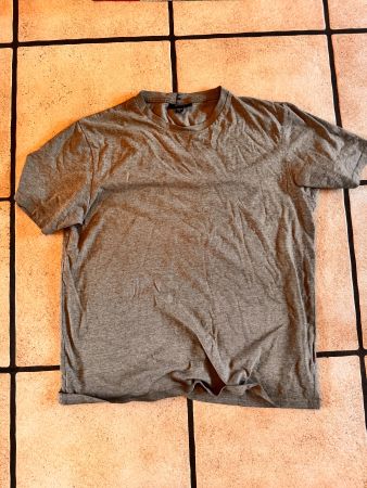 Herren T-Shirt grau Grösse M guter Zustand