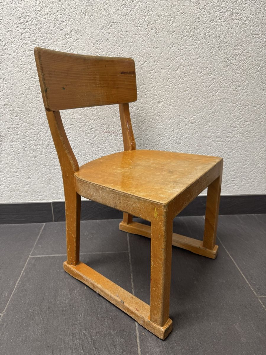 Sedie: Vintage Kinderstühle aus Holz – Usato da Basel venduto da good_forms