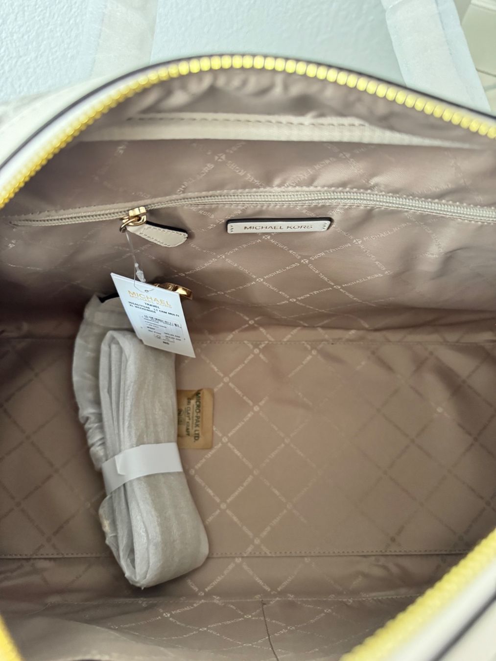 Michael Kors Borse da donna: Michael Kors Weekender light cream multi – Nuovo e nell'imballaggio originale da Wiedlisbach venduto da Sistershop 6
