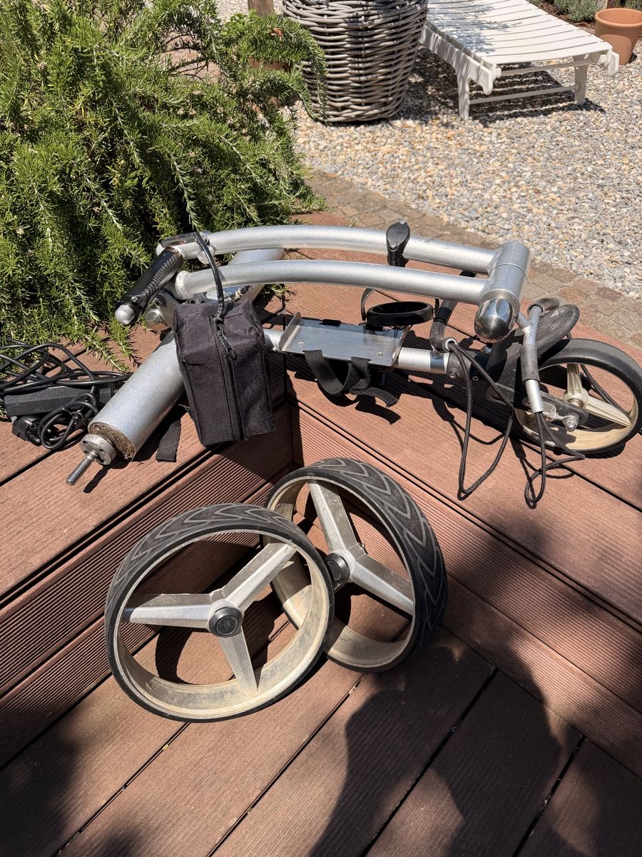 Trisa Trolleys: Elektrischer Golf-Trolley – Gebraucht aus Stäfa von DiLussi 3