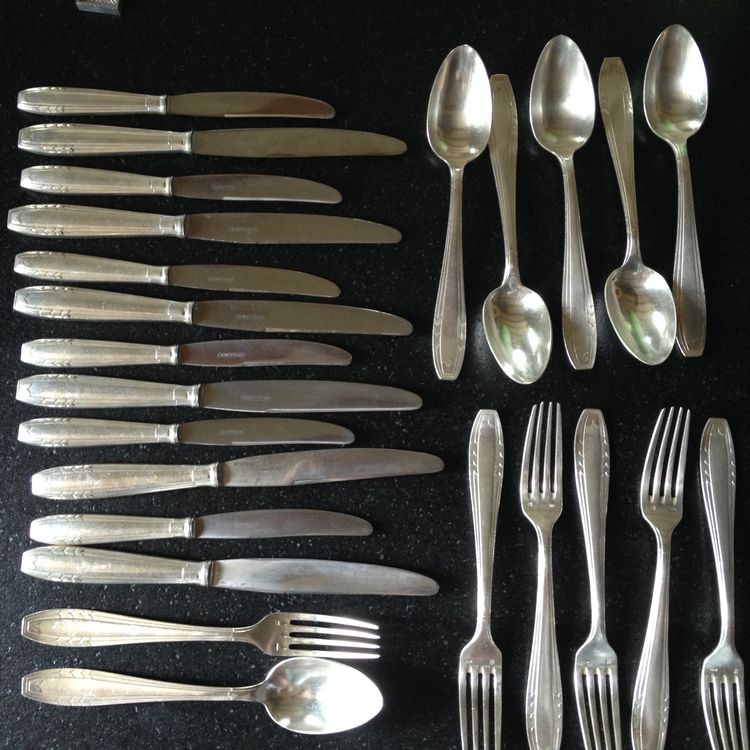 Ménagère Art Deco metal argenté 118 pc avec coffret