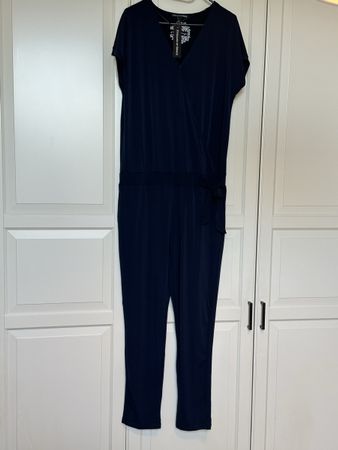 Magnifique combinaison neuve taille L