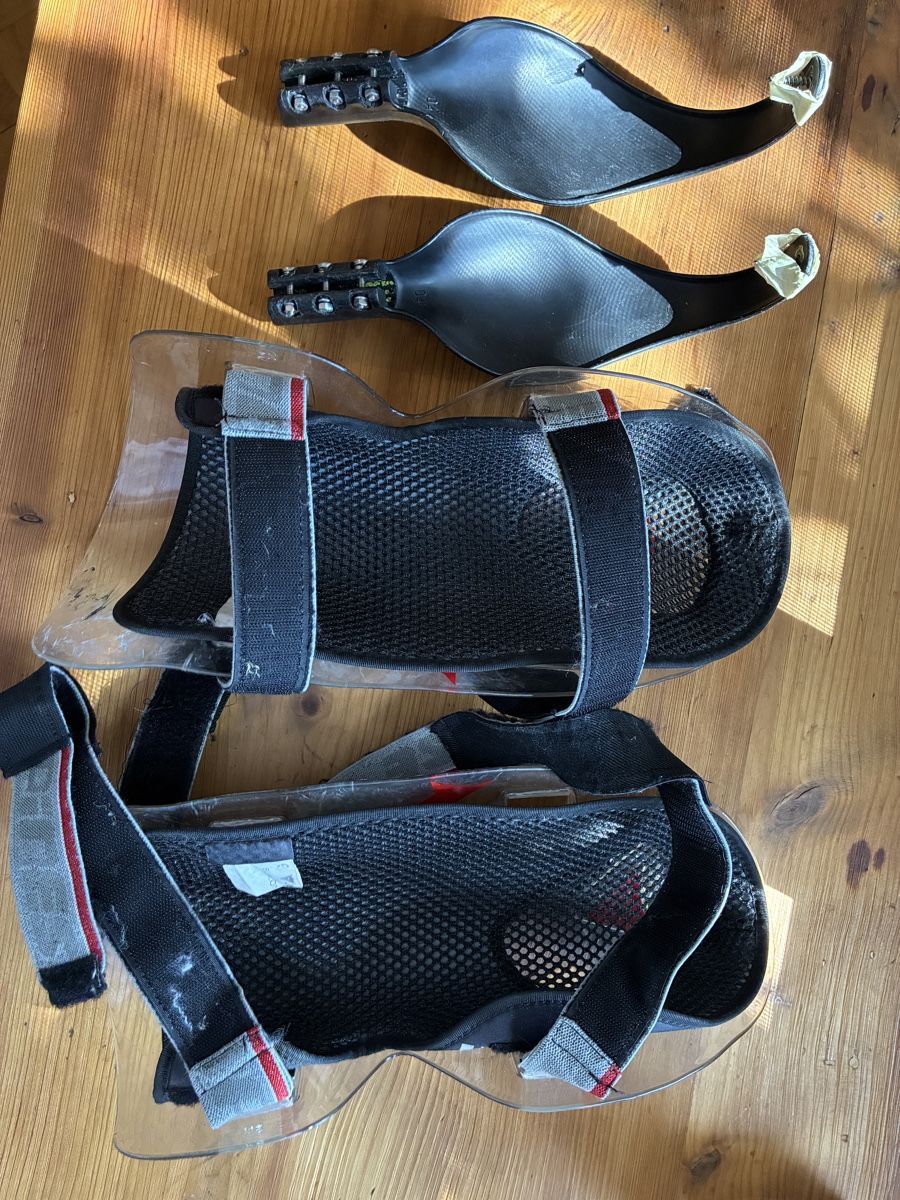 Dainese Protezioni & Imbottiture: Set aus Slalomschonern – Usato da Bern venduto da two_8vqk 1