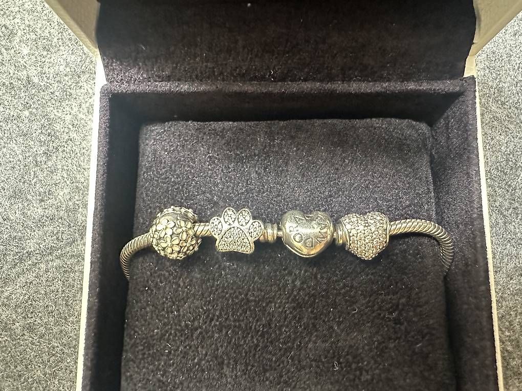 Pandora Bracelets: Pandora Armband mit Herzverschluss – D'occasion à Dietwil par kim_9ntv 1