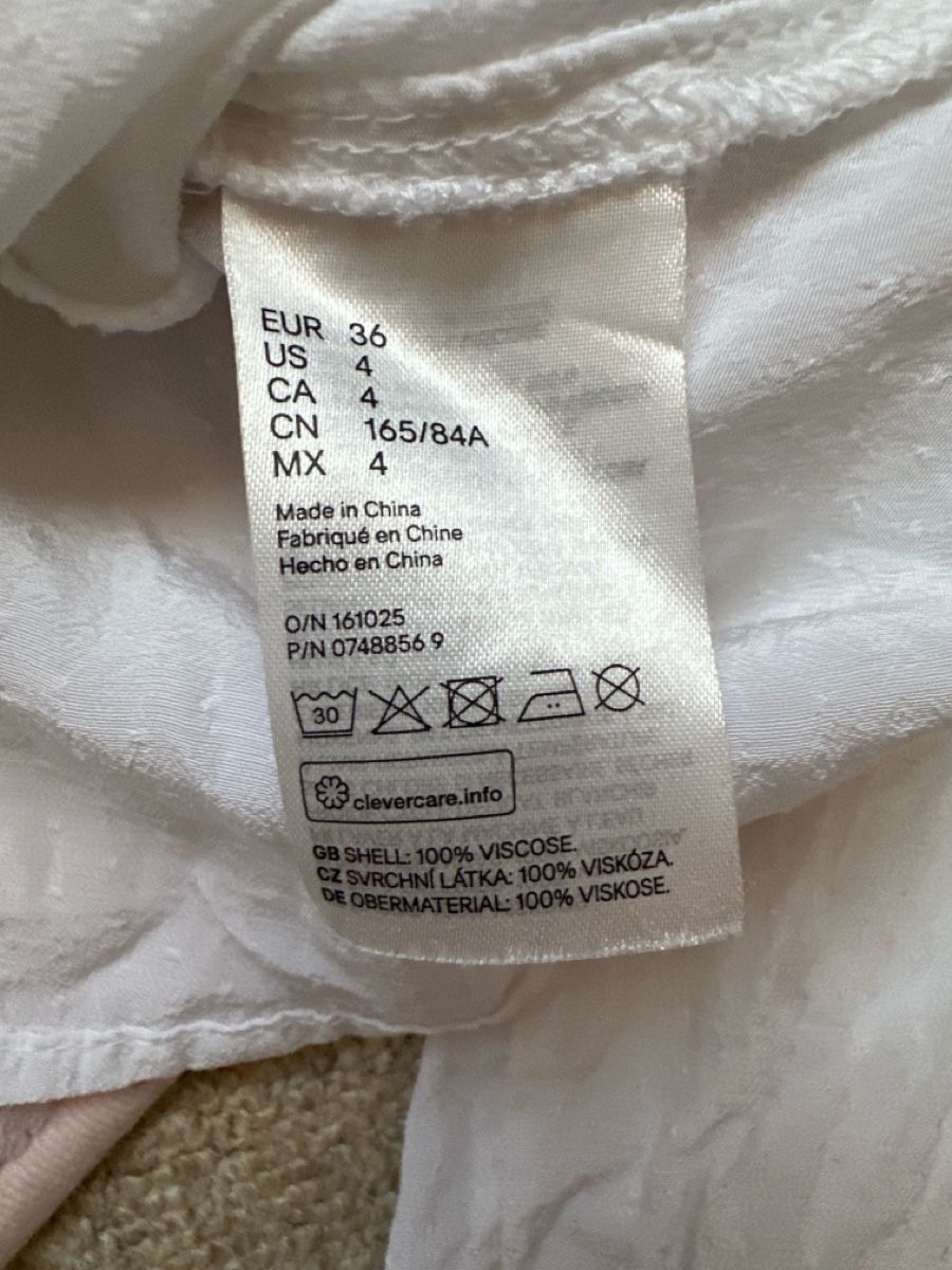 H&M Camicette: H&M Bluse / Wickelbluse weiss Grösse 36 – Usato da Buchs AG venduto da Dasmusstduhaben 2